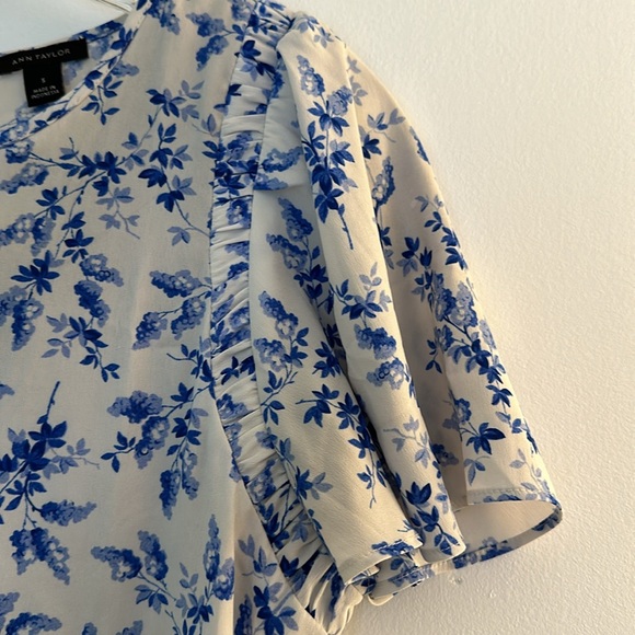 Ann Taylor Short Sleeve Blouse, Small - Picture 3 of 4